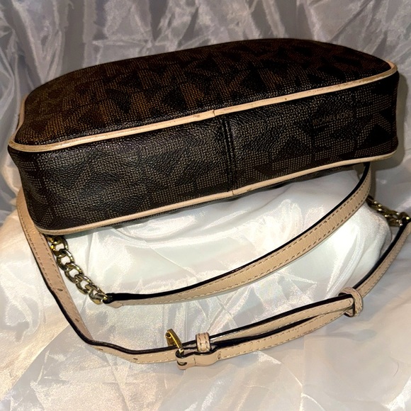 Michael Kors Crossbody - Picture 14 of 17